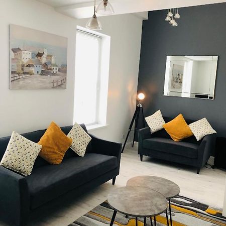 Spacious And Bright Town Centre Apartment Ballycastle Eksteriør billede