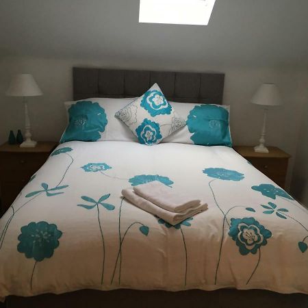 Spacious And Bright Town Centre Apartment Ballycastle Eksteriør billede