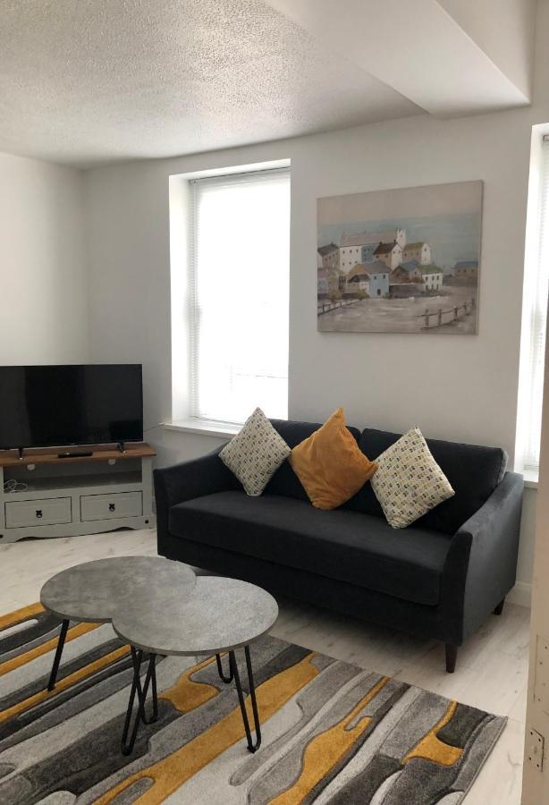 Spacious And Bright Town Centre Apartment Ballycastle Eksteriør billede