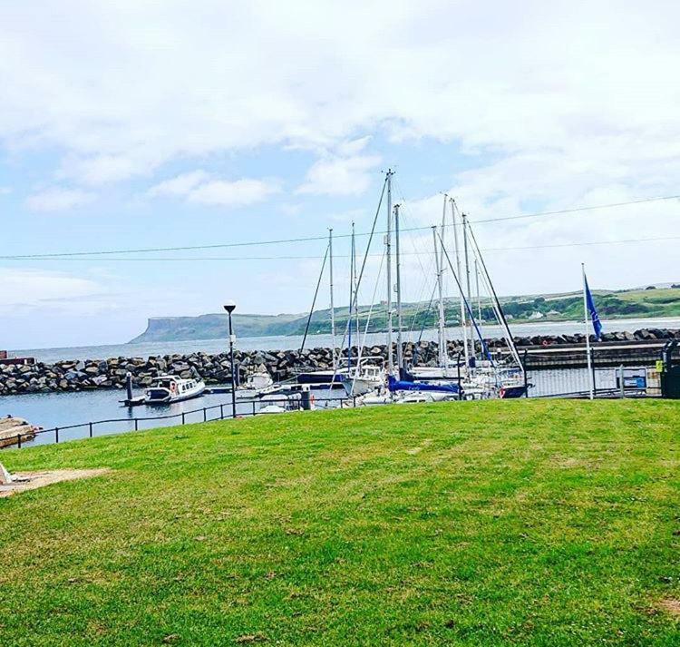 Spacious And Bright Town Centre Apartment Ballycastle Eksteriør billede